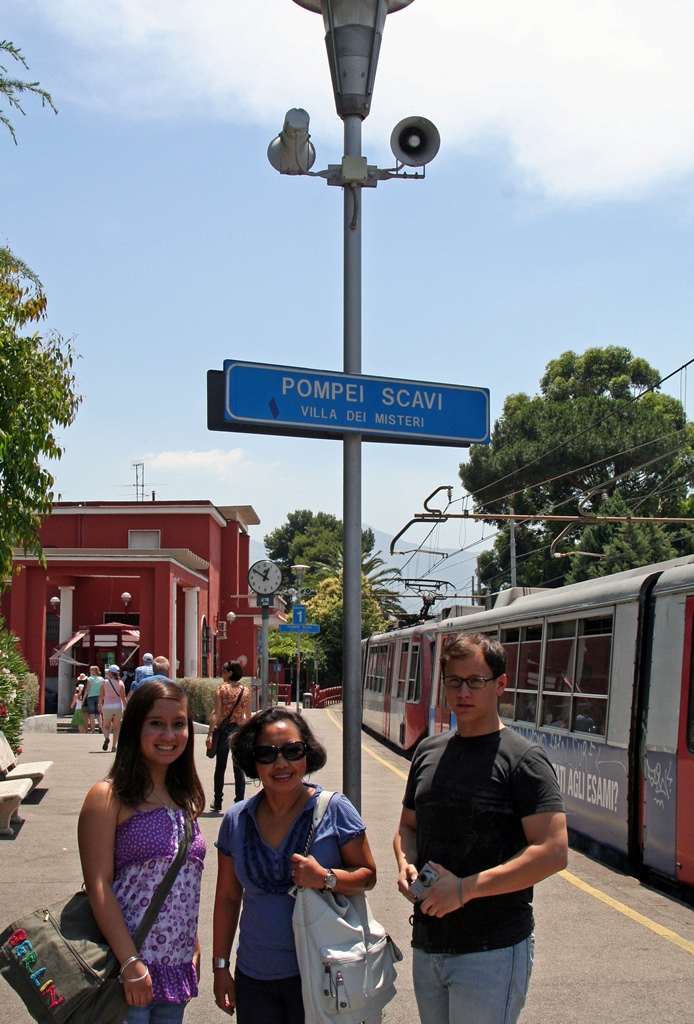 Pompei Scavi Station
